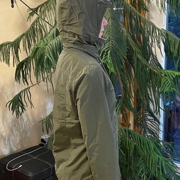 Mountain Hardware Army Green Light Travel Jacket Hideaway Hoodie Windbeaker S - Picture 5 of 13